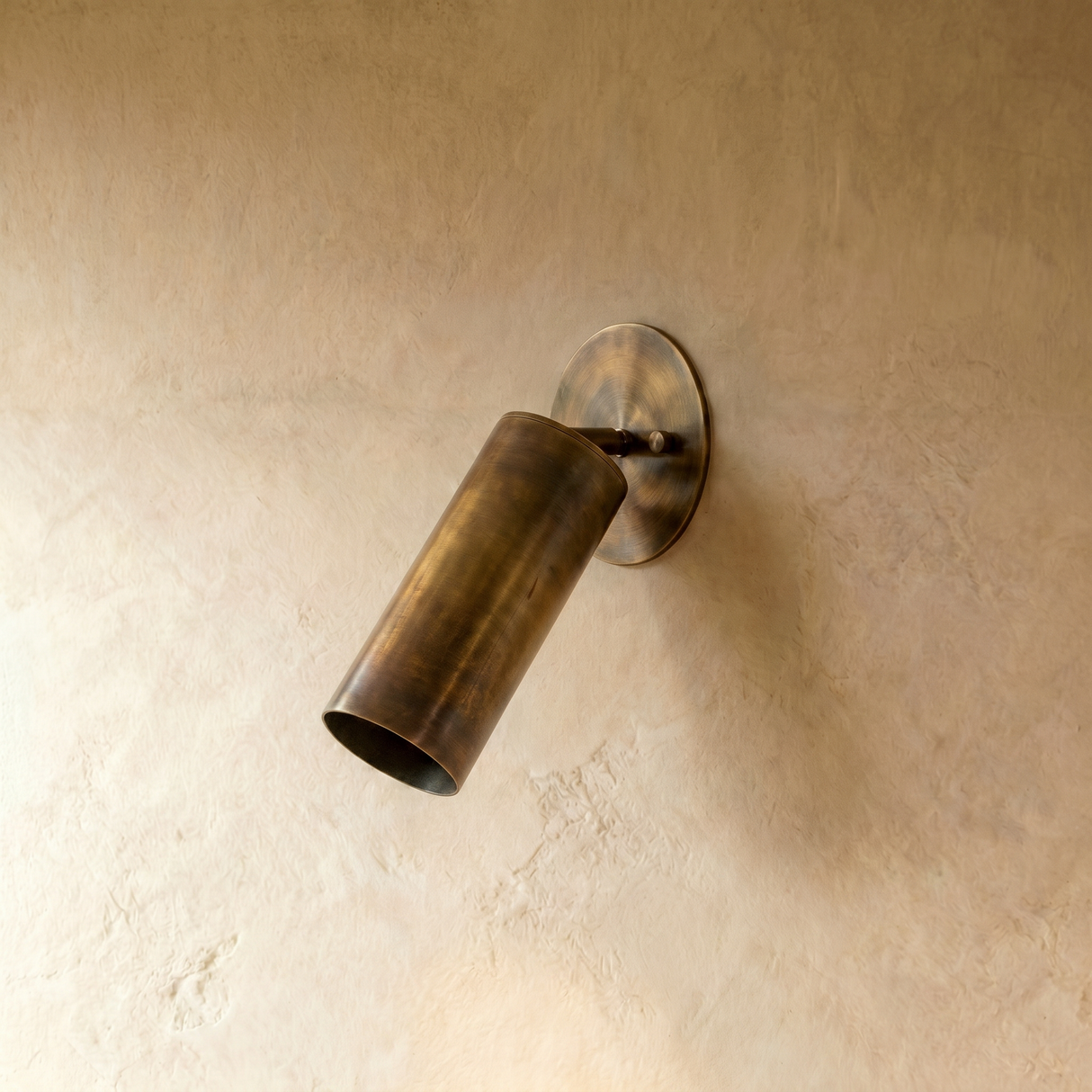 Mavik Wall Lamp