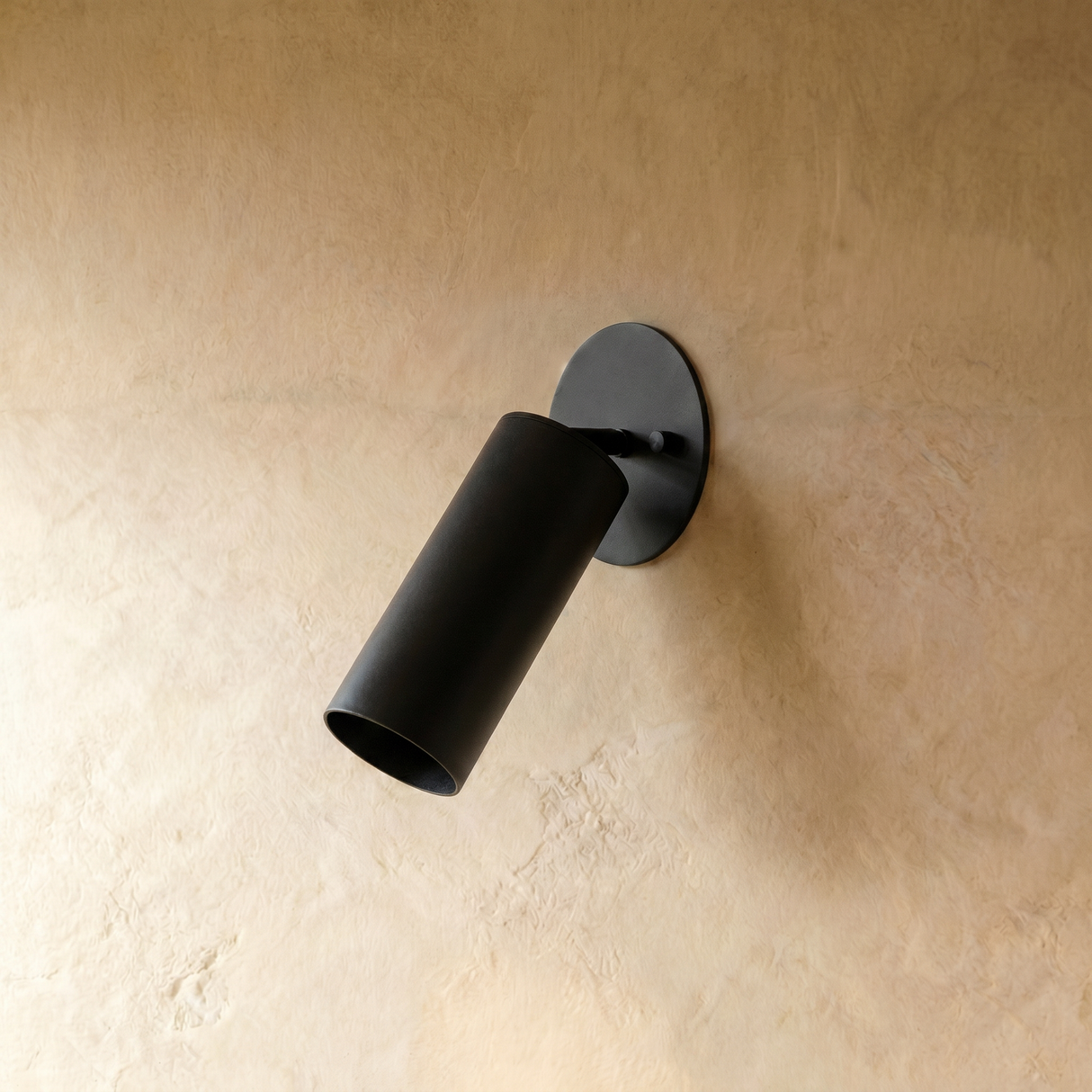 Mavik Wall Lamp