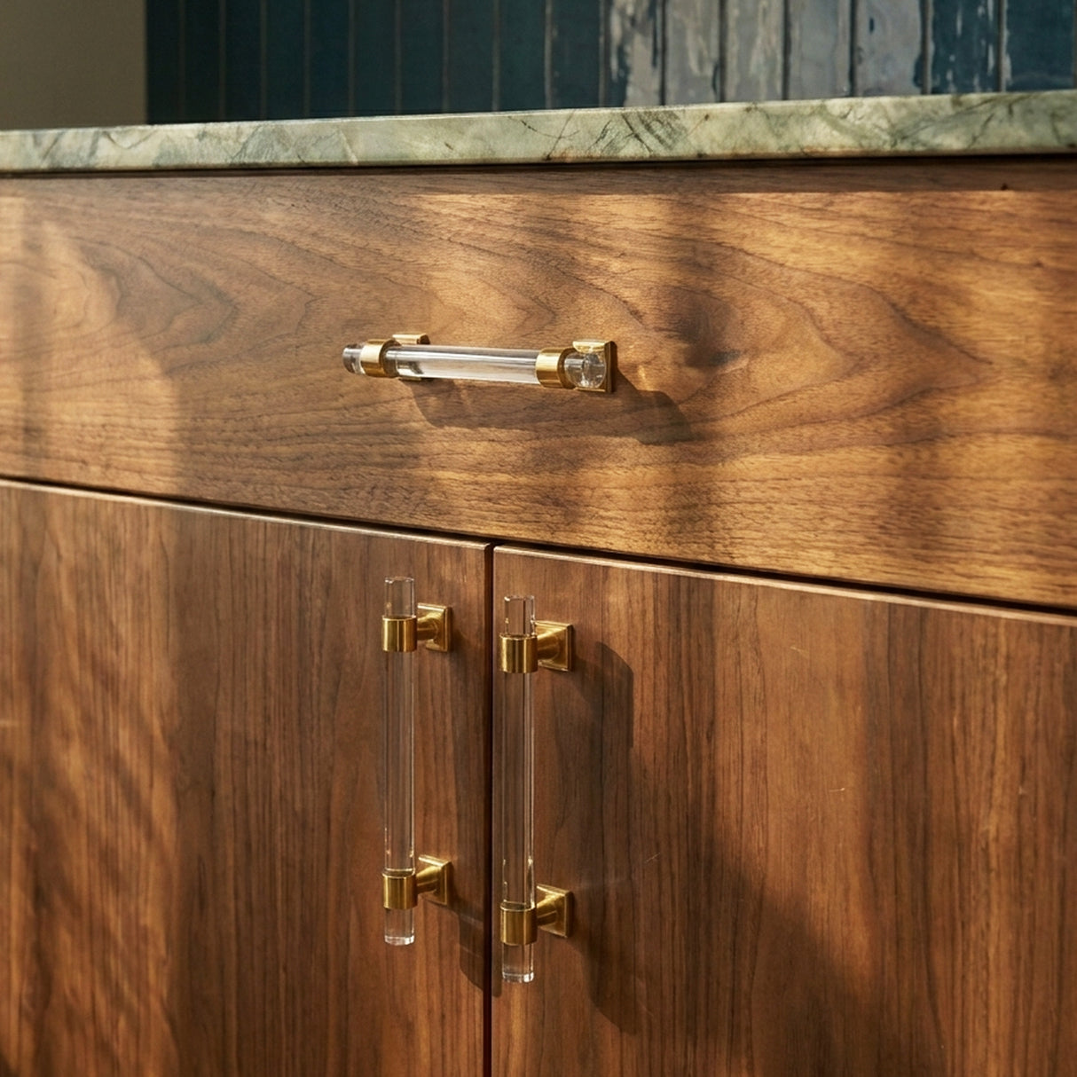 Frada Acrylic Knob & Pull Bar