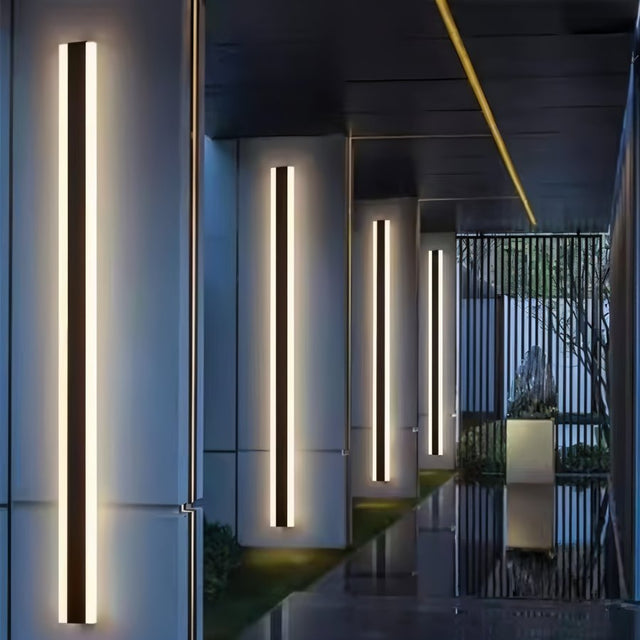 Baron Outdoor Wall Lamp