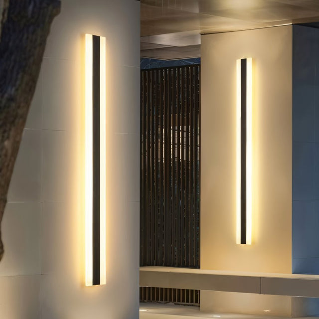 Baron Outdoor Wall Lamp