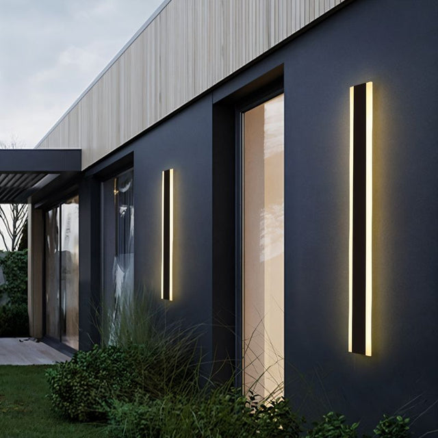 Baron Outdoor Wall Lamp