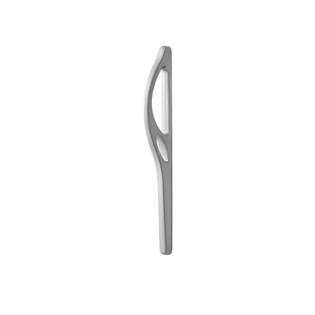 "Modern, curved pull bar handle with flowing lines and a hollowed accent, made of zinc alloy."