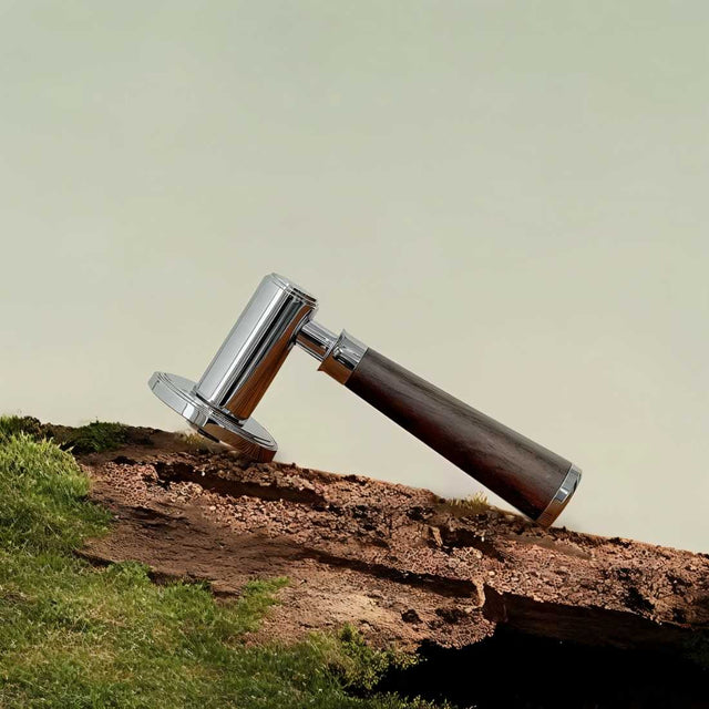 Manus Handle and Lock