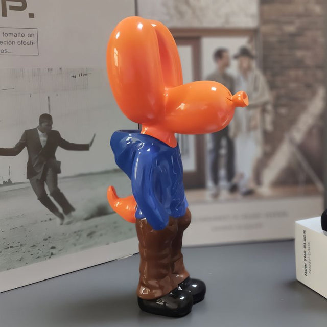 Figura de pantalones sabelotodo