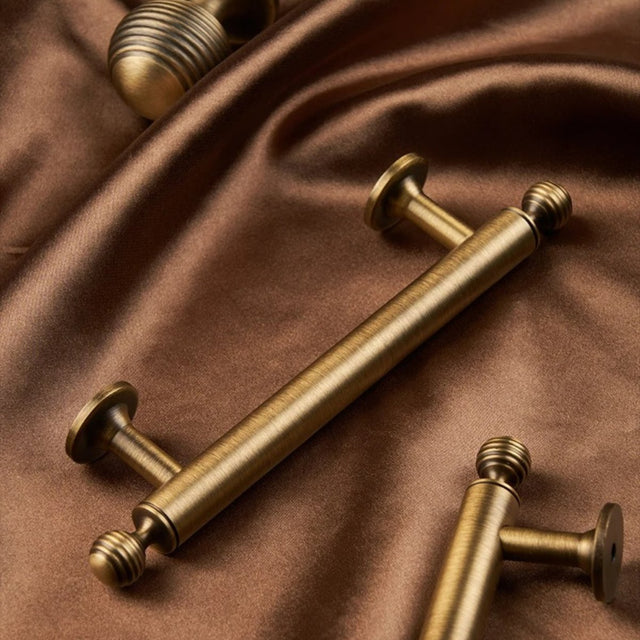 Orgil Knob & Pull Bar