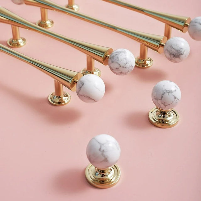 Poma Crystal Knob & Pull Bar
