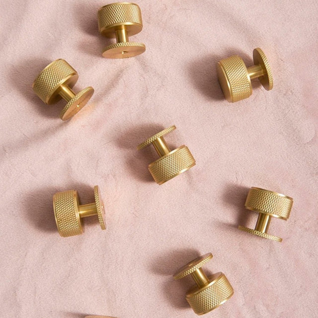 Varai Knob & Pull Bar