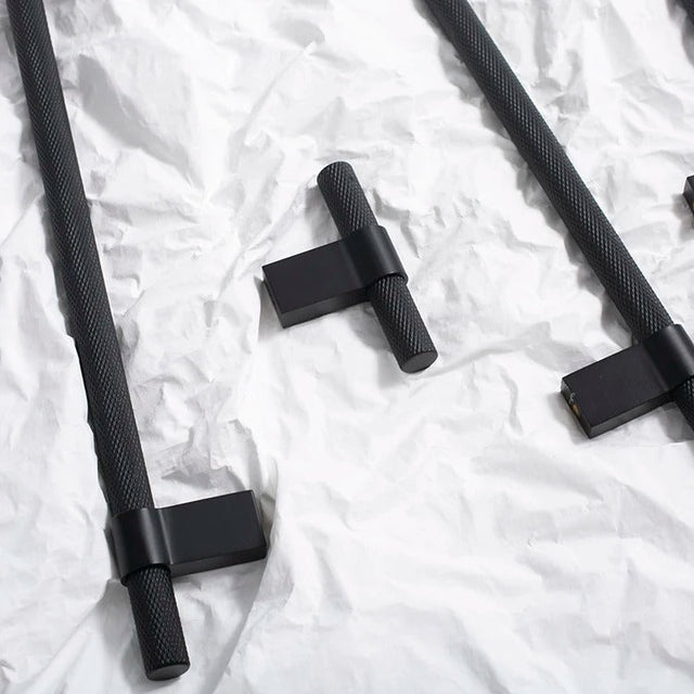 Varai Knob & Pull Bar