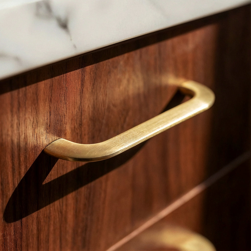 Enzo Cabinet Pull in Satin Brass, close-up detail