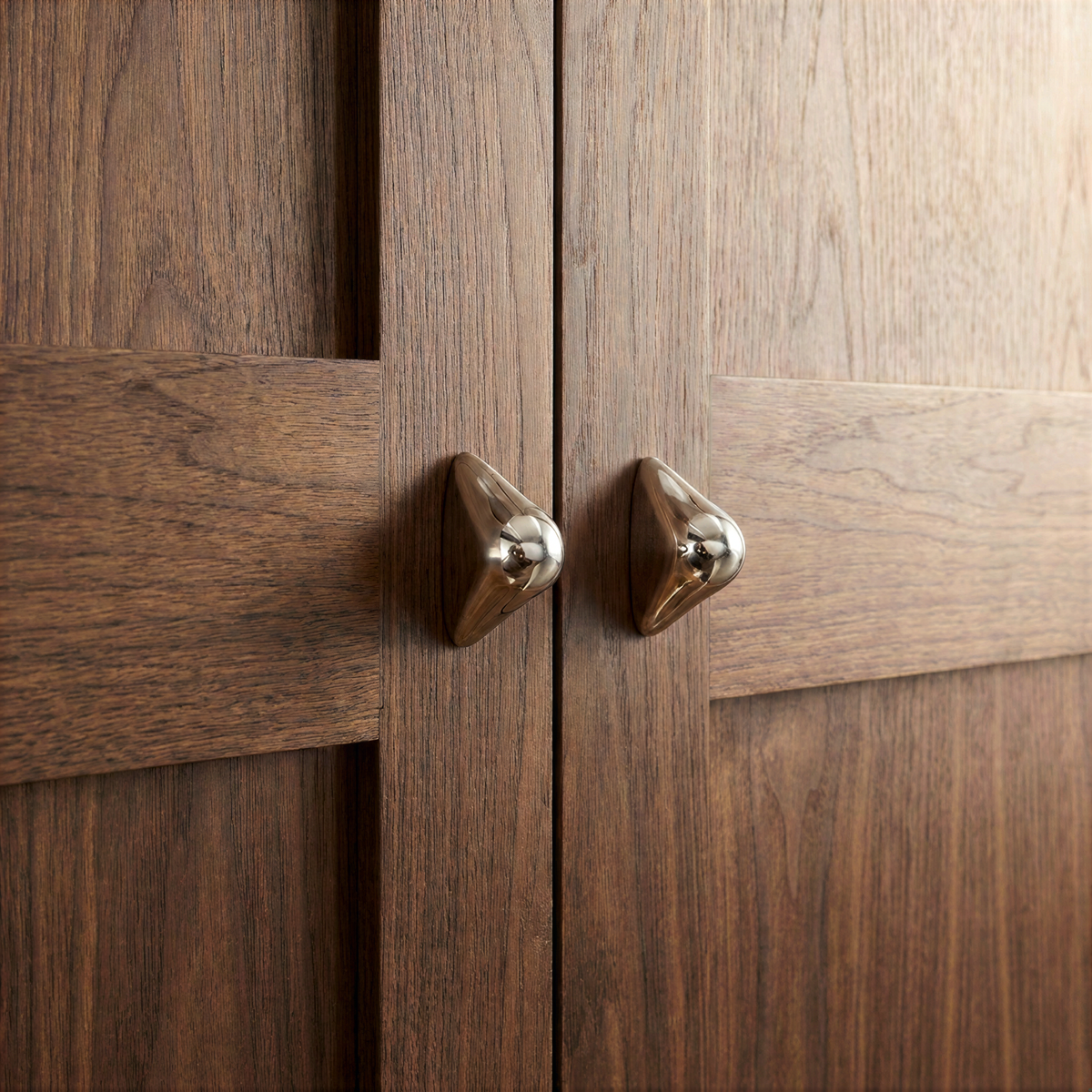 Arova Knob & Pull Bar