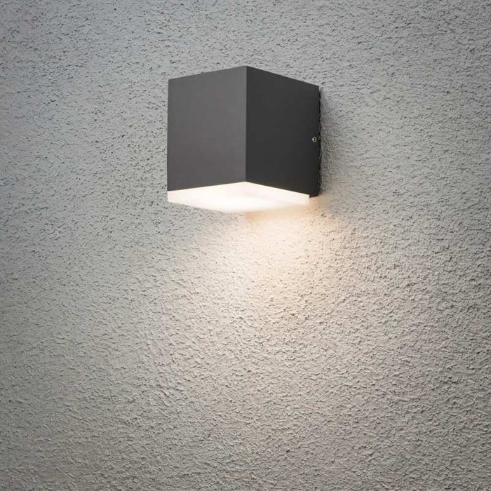 Cakin Outdoor Wall Lamp