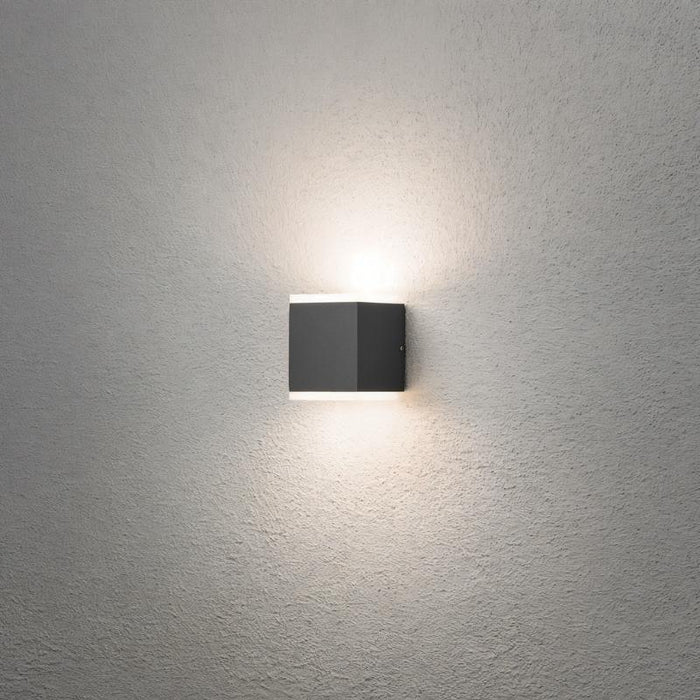 Cakin Outdoor Wall Lamp