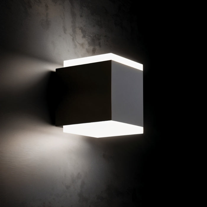 Cakin Outdoor Wall Lamp