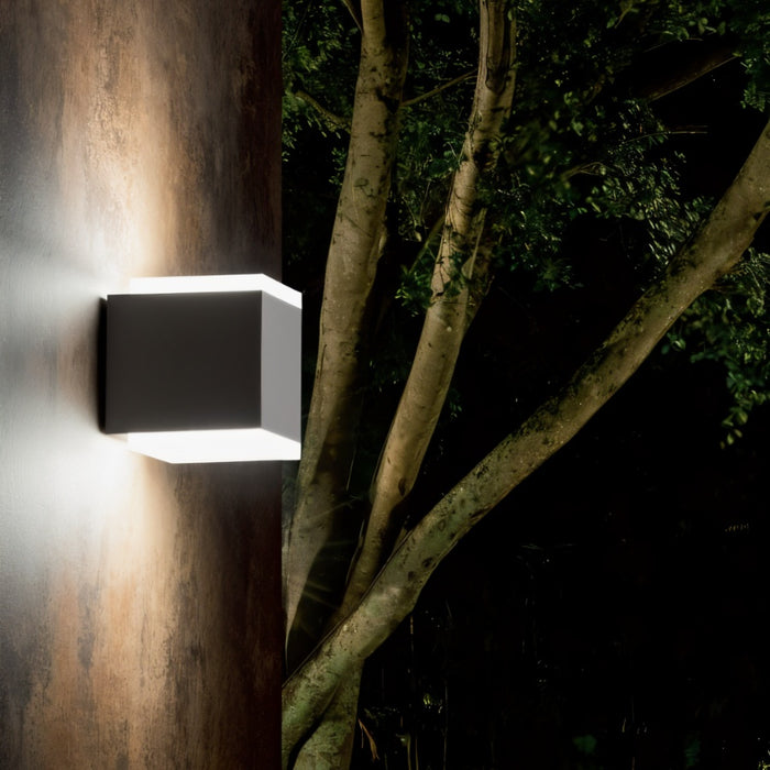 Cakin Outdoor Wall Lamp