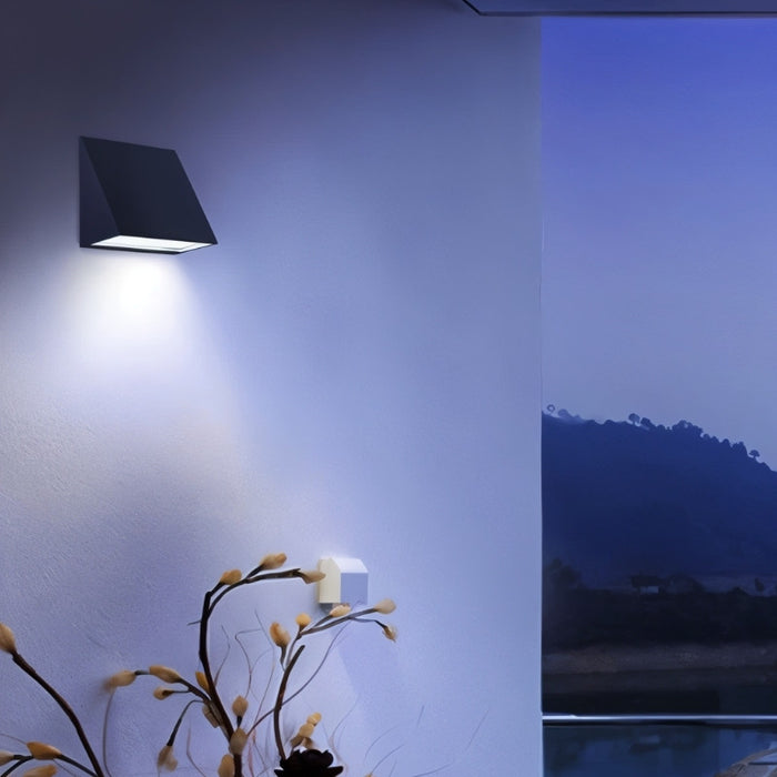 Illustra Outdoor Wall Lamp