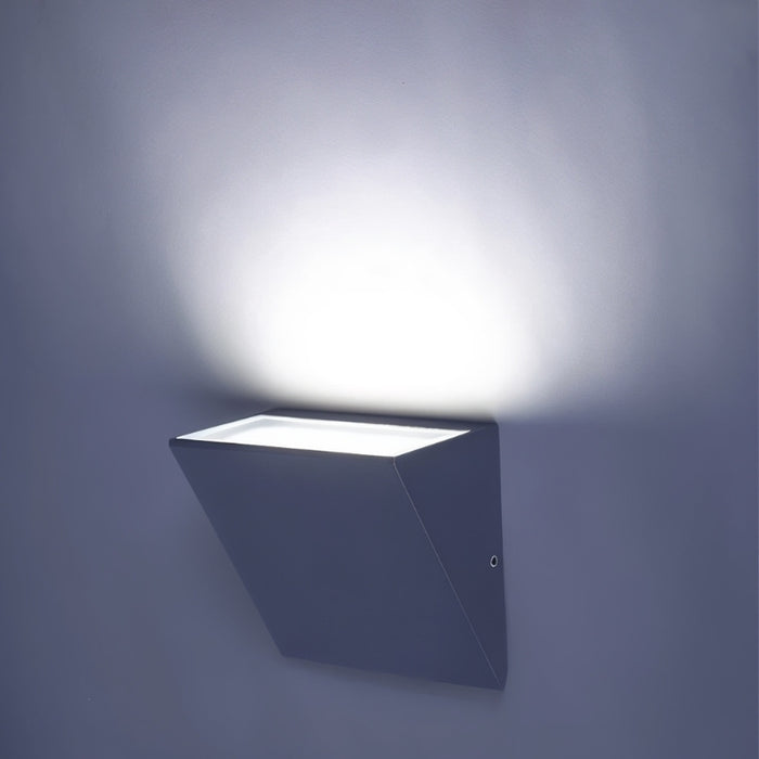 Illustra Outdoor Wall Lamp