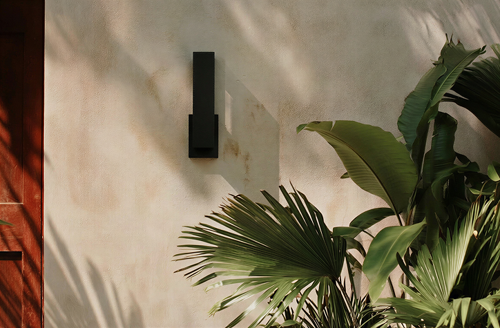 A Strong Vertical Mark for the Facade