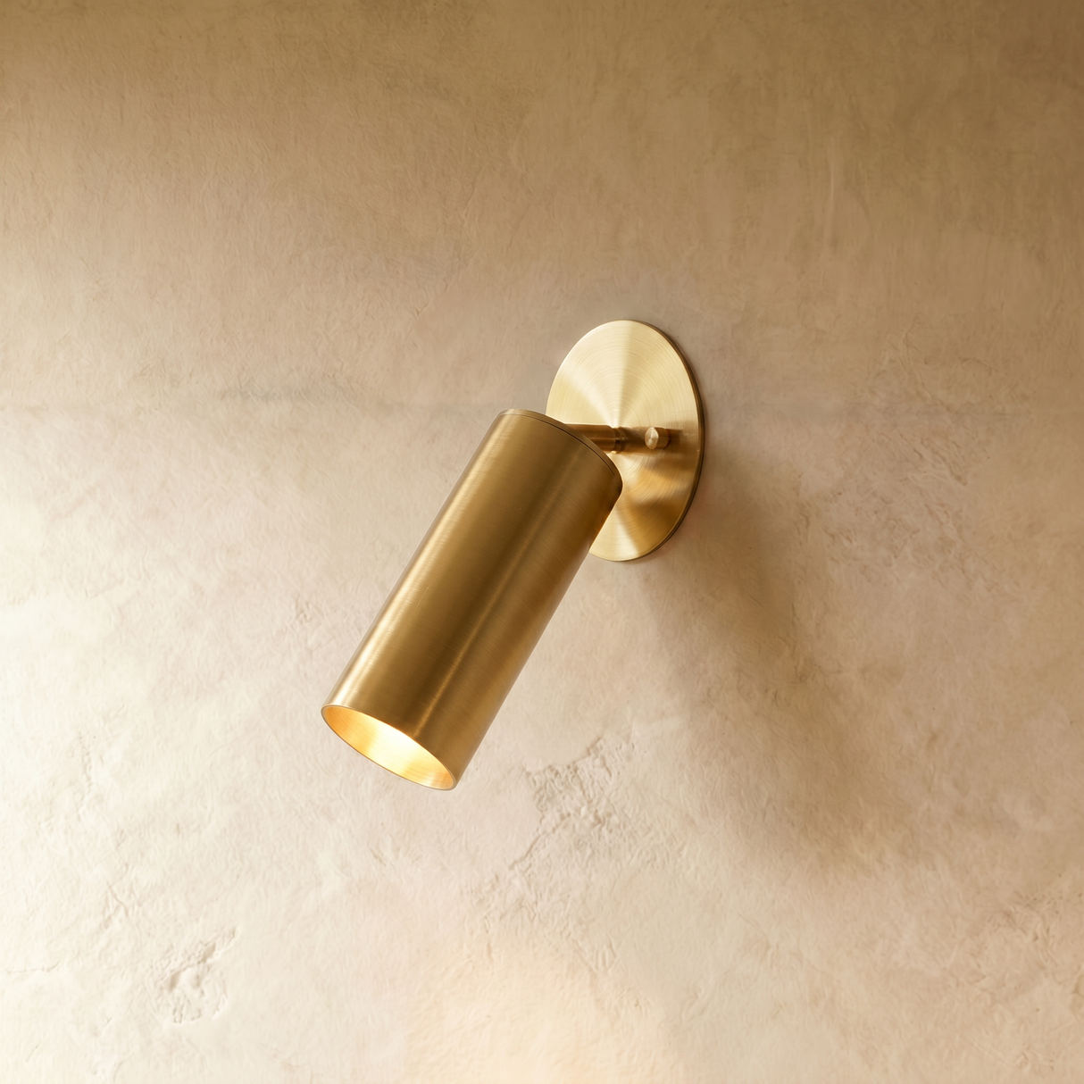 Mavik Wall Lamp