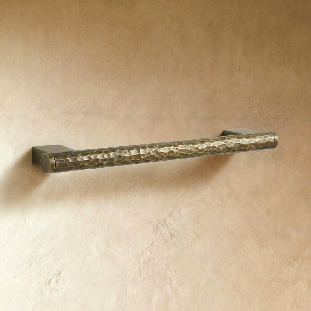 Stria Knob & Pull Bar