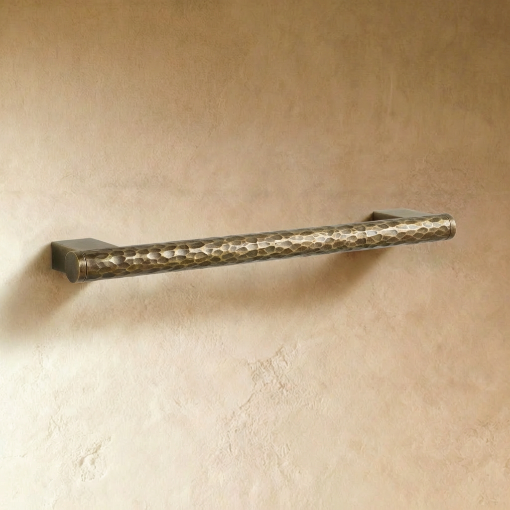 Stria Knob & Pull Bar