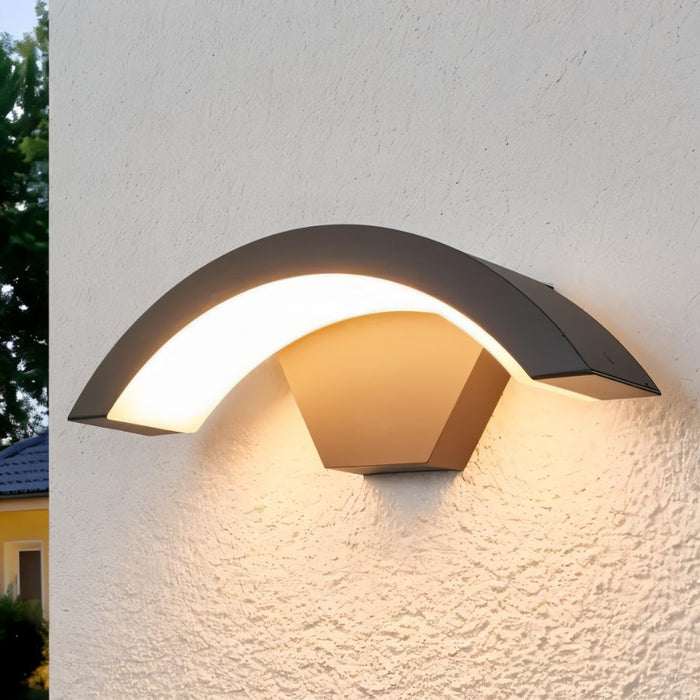 Rovestia Outdoor Wall Lamp