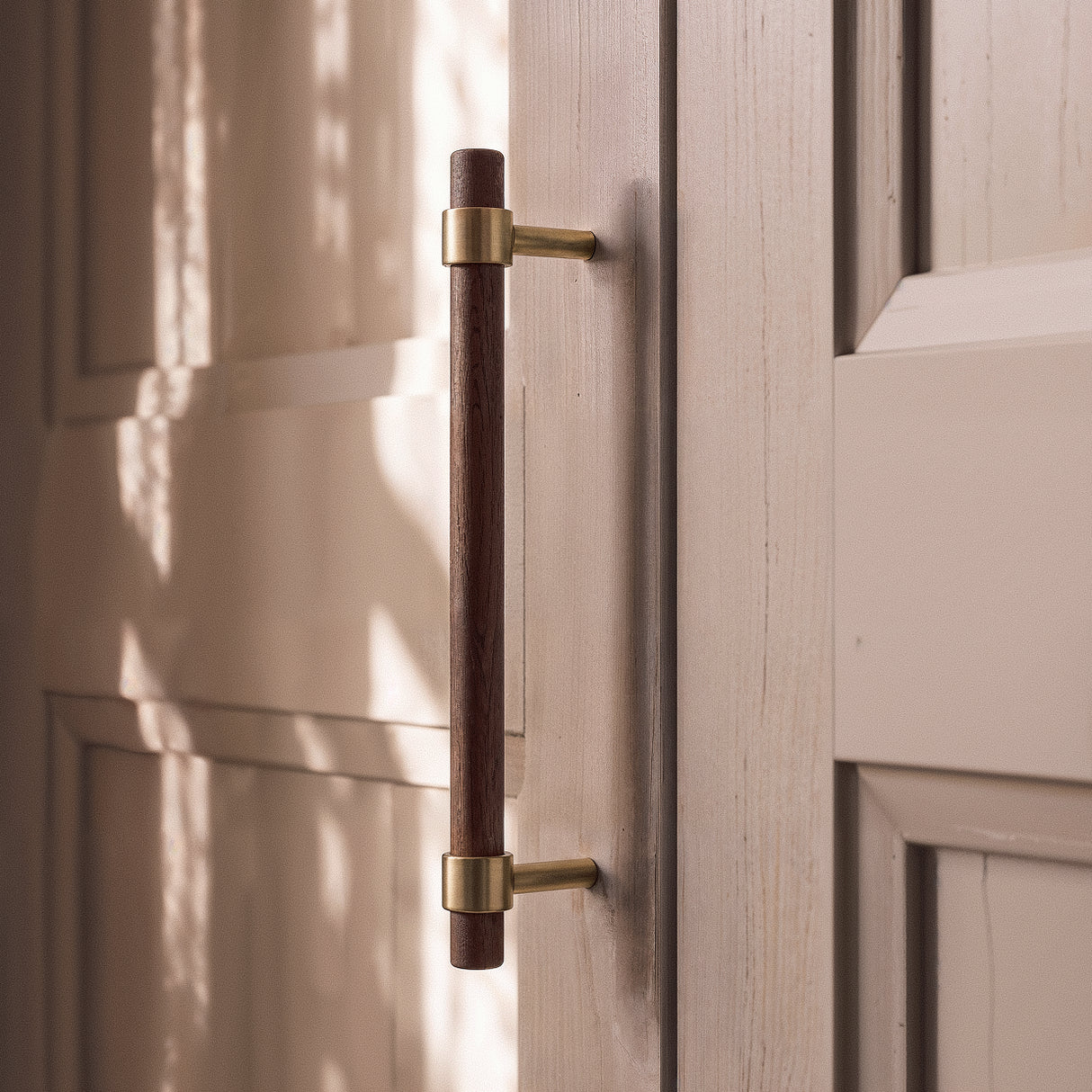 Trina Pull Bar