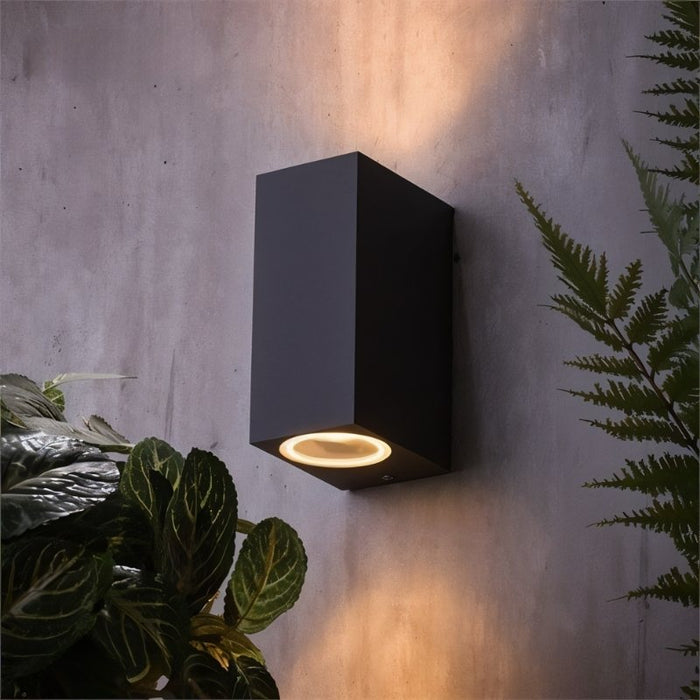 Willa Outdoor Wall Lamp