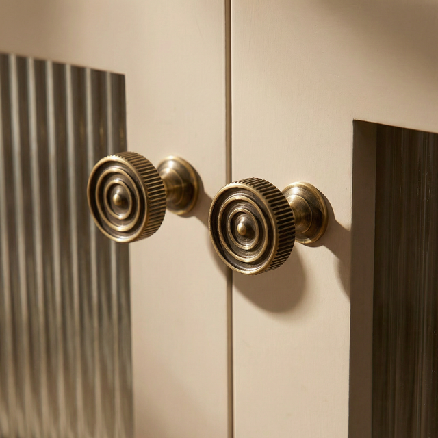 Yasha Knob & Pull Bar