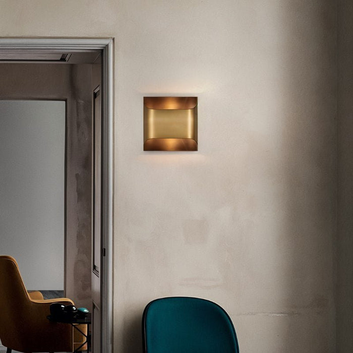 Ceres Wall Lamp