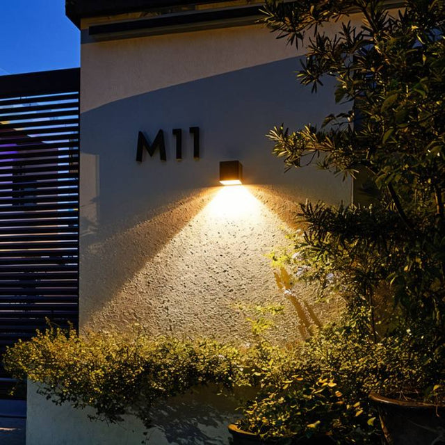 Evelyn Outdoor Wall Lamp