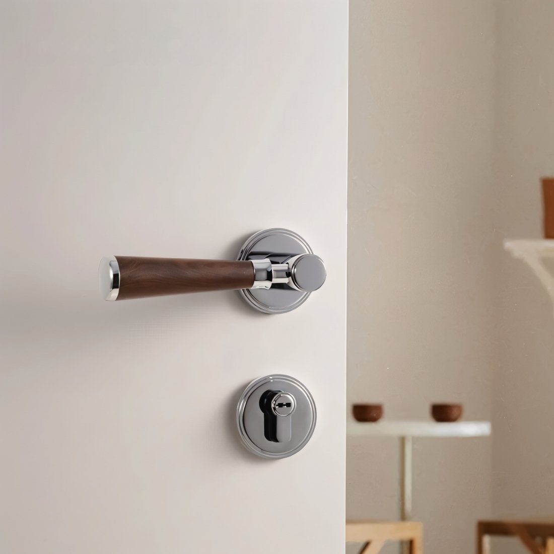 Manus Handle and Lock