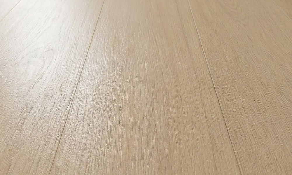 Subtle Grain, Modern Minimal Appeal