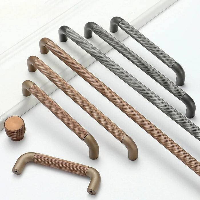 Upgrade your kitchen or bathroom with the contemporary sophistication of the Alyma Knob & Pull Bar.