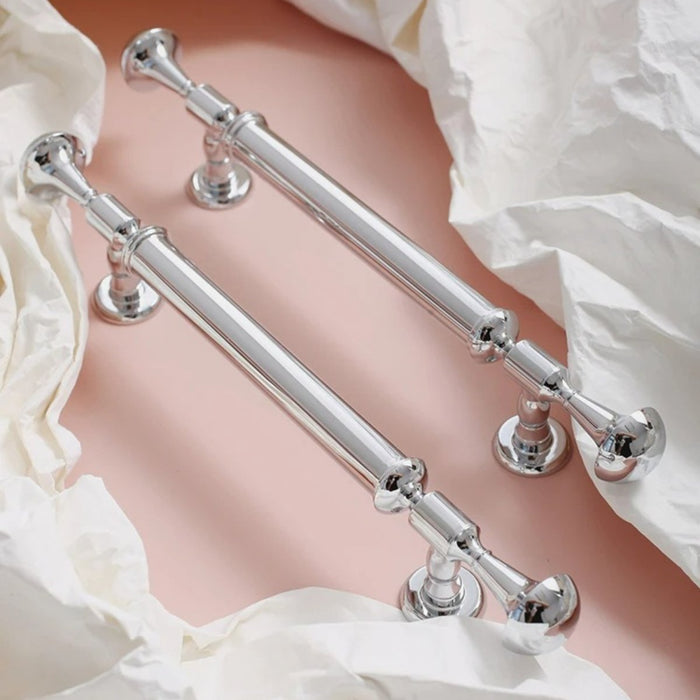 Add a touch of luxury to your home decor with the Anzu Knob & Pull Bar, its premium quality materials and sleek design exuding timeless elegance.
