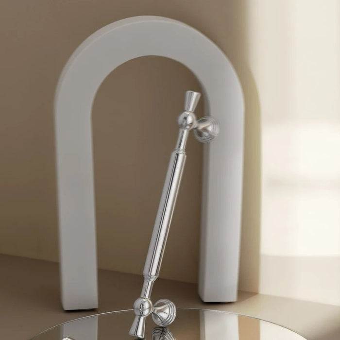 Create a cohesive look in your home with the Arciv Knob & Pull Bar, its sleek and minimalist appearance tying together your interior decor.