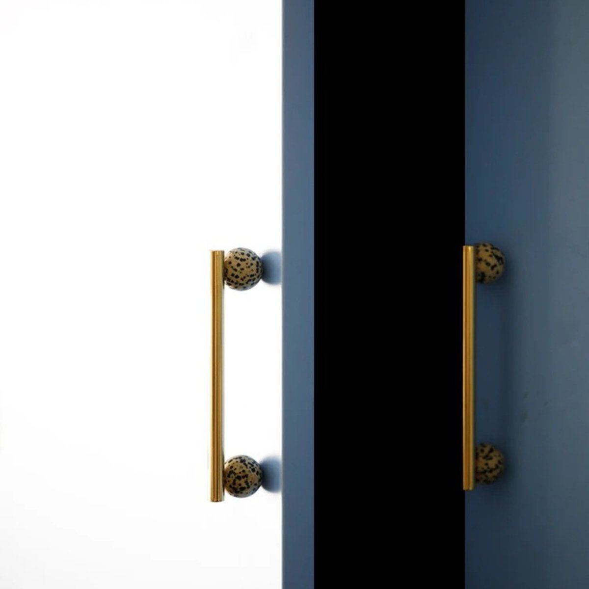 Parasa Marble Pull Bar - Open Box