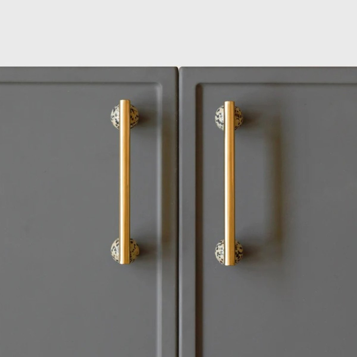 Parasa Marble Pull Bar - Open Box