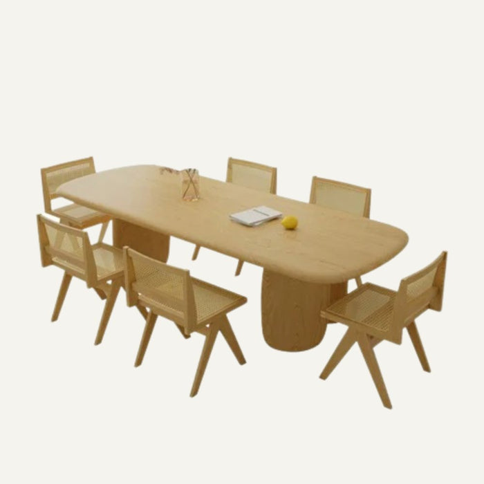Decorative Pisqu Dining Table And Chairs 