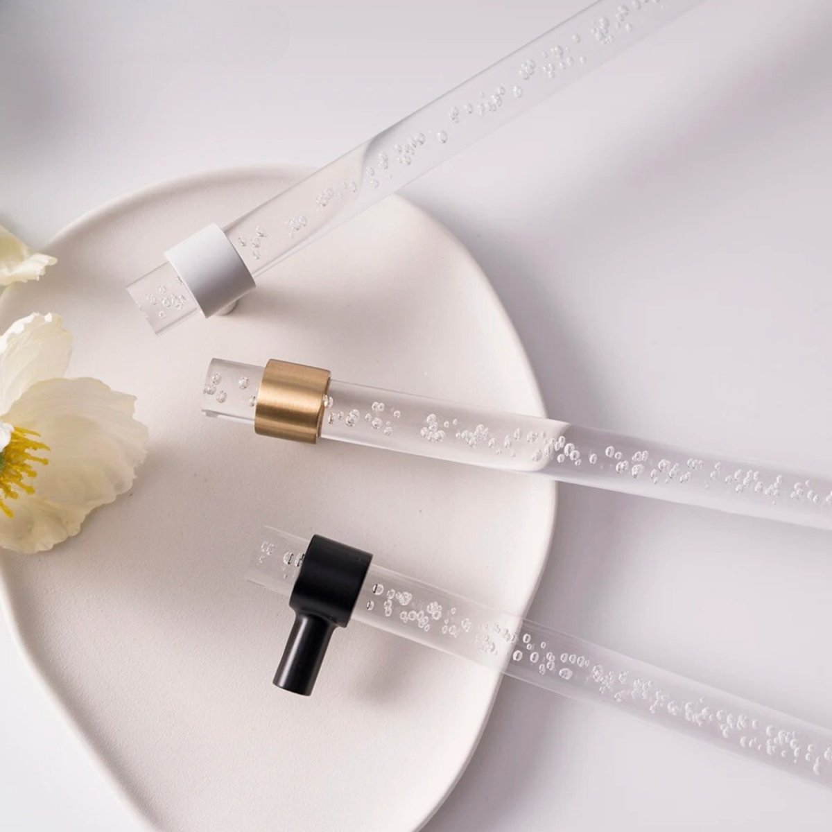 Shakuf Transparent Knob & Pull Bar