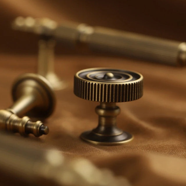 Yasha Knob & Pull Bar