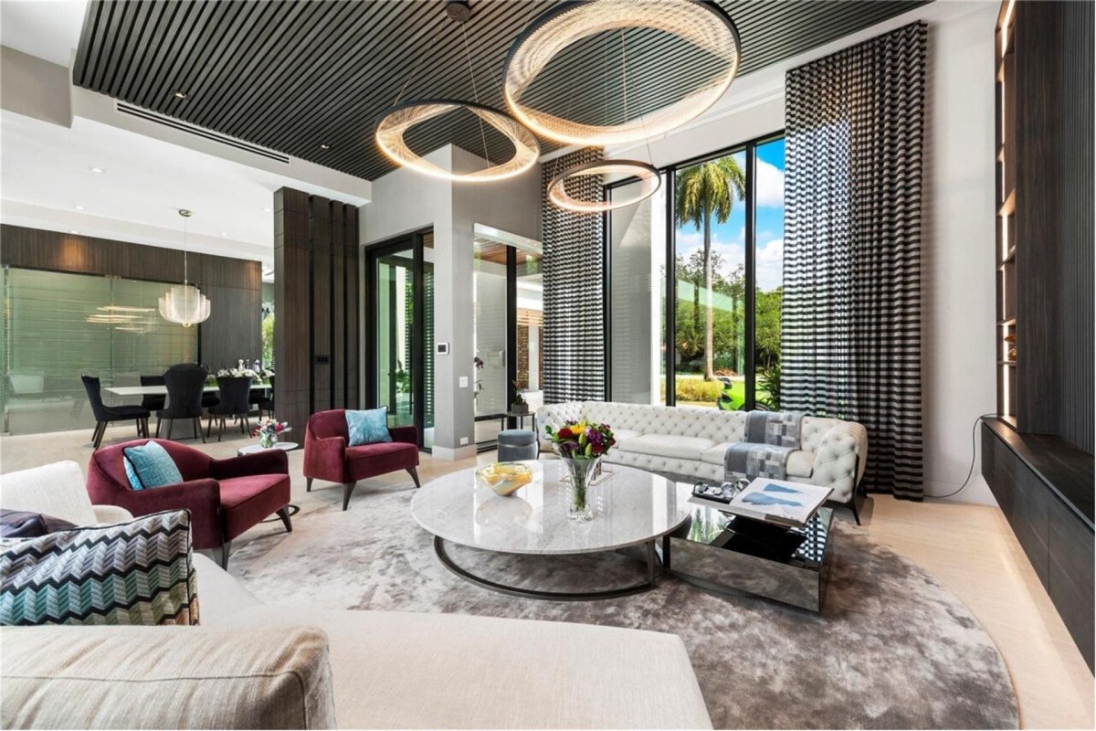 A large custom crafted Luce Chandelier elegantly hovers above the living room, acting as the room's stunning focal point.