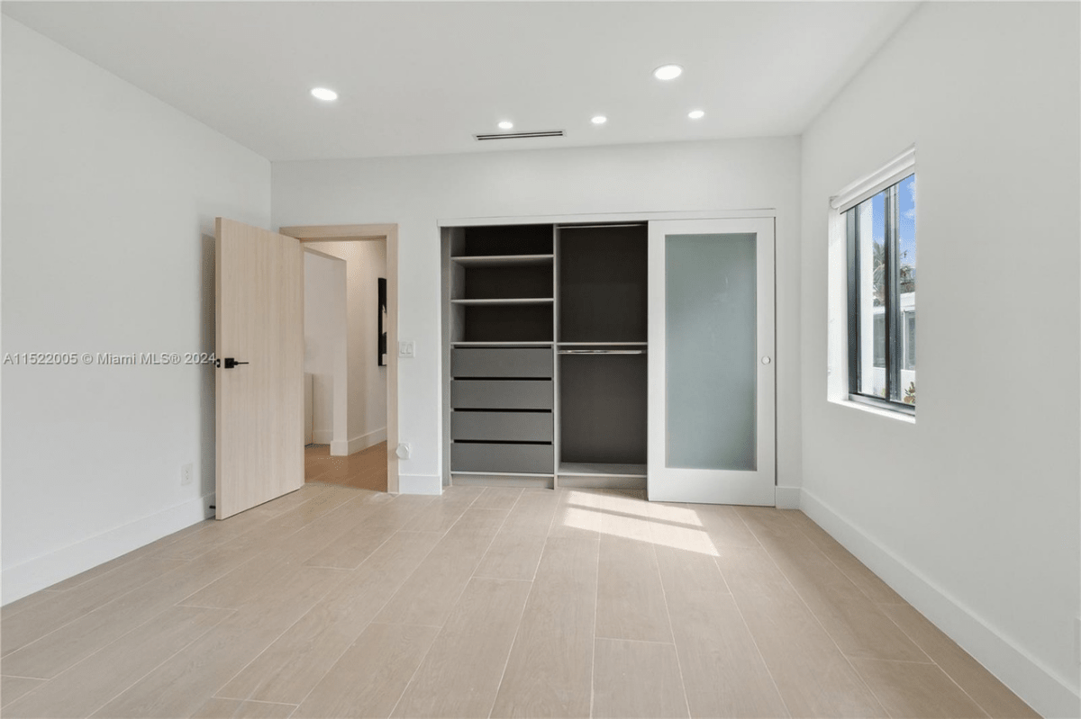 519 SW 25th Rd — gallery image 9