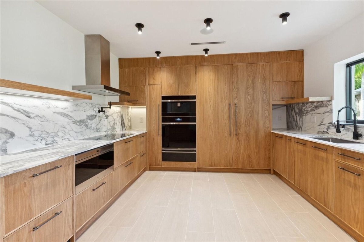 519 SW 25th Rd — gallery image 3